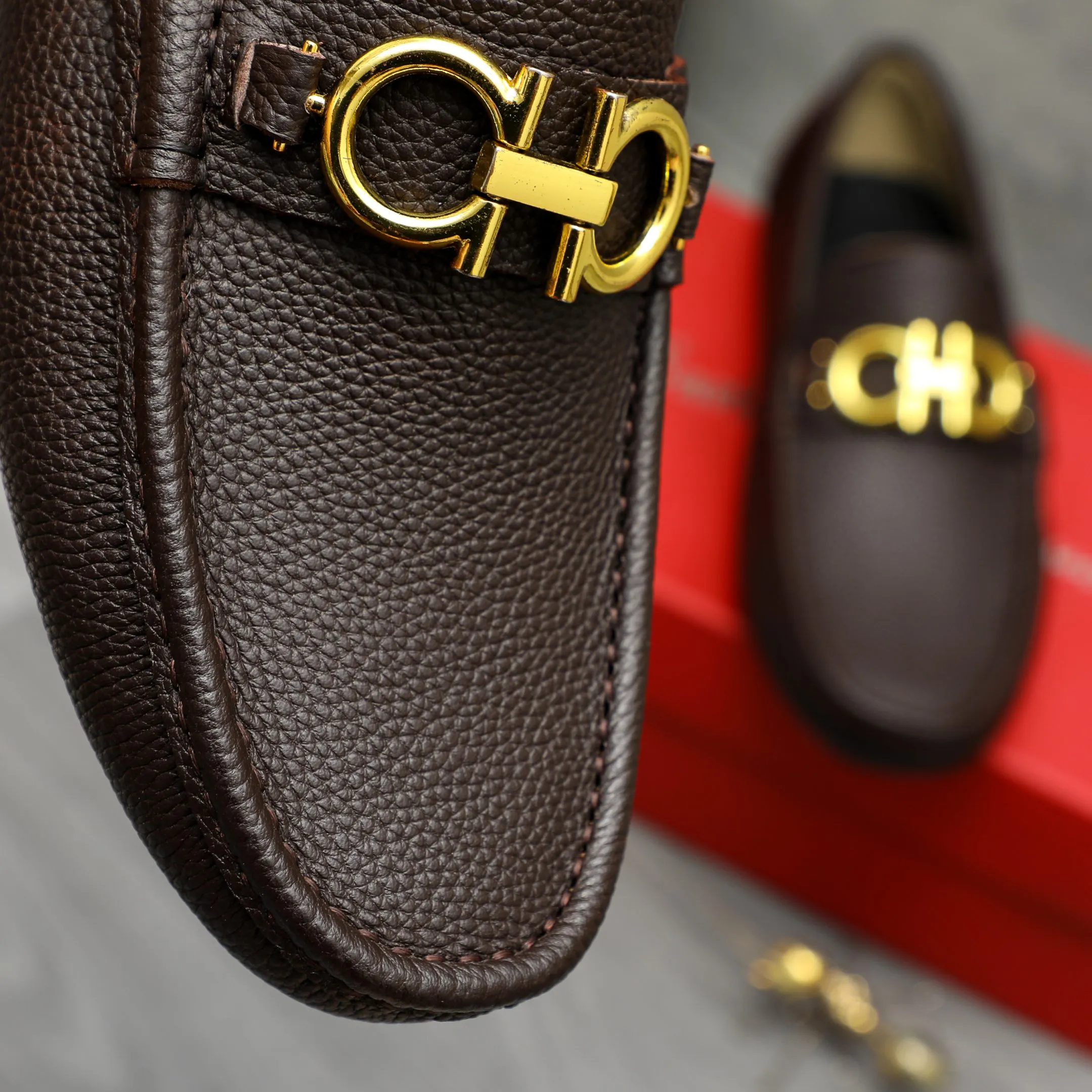 Men's shoes 💰420 Product trademark: Ferragamo "Ferragamo" business casual slip-on shoes Regular size: 38-46 (45.46 custom-made and non-returnable) Product materials: Selected small pebbled cowhide upper, sheepskin lining, original rubber outsole